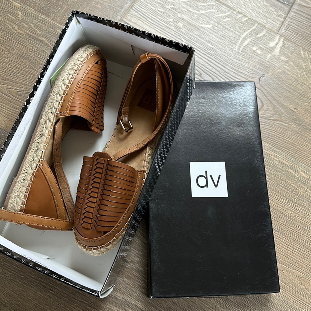DV by DOLCE VITA brown sandals, size 7.5